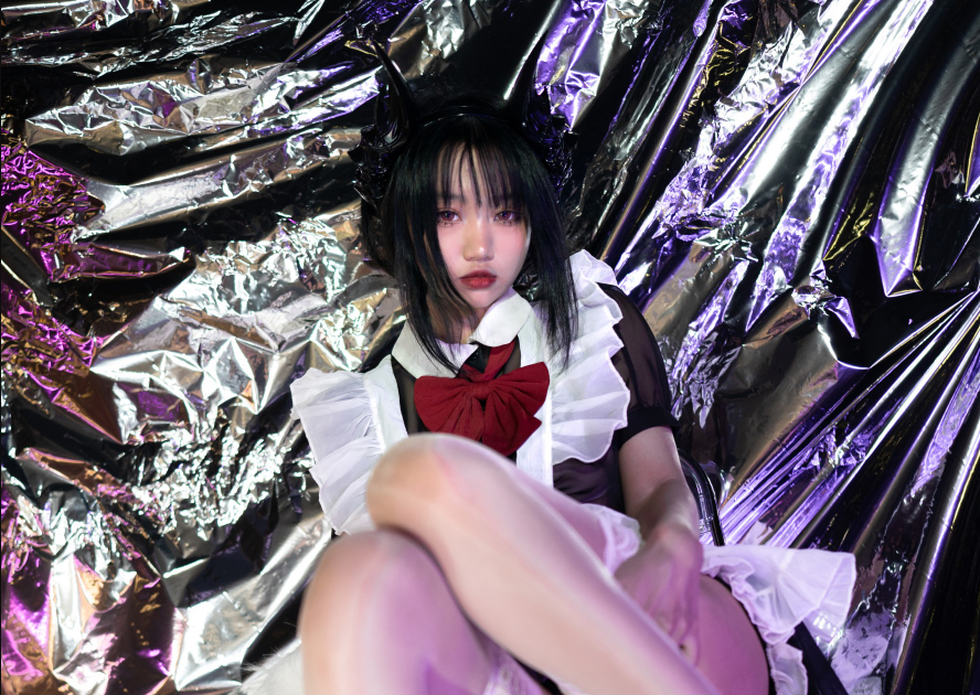 柒柒要乖哦《女仆の惩戒课》:暗黑女仆设定与舞台感并存的个性写真插图1 柒柒要乖哦《女仆の惩戒课》:暗黑女仆设定与舞台感并存的个性写真插图1