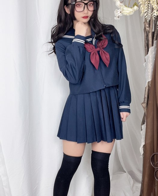 洛璃 LoLiSAMA《第一次的約會》:清新水手服造型下的初次约会氛围