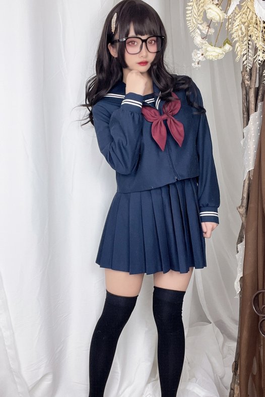 洛璃 LoLiSAMA《第一次的約會》:清新水手服造型下的初次约会氛围